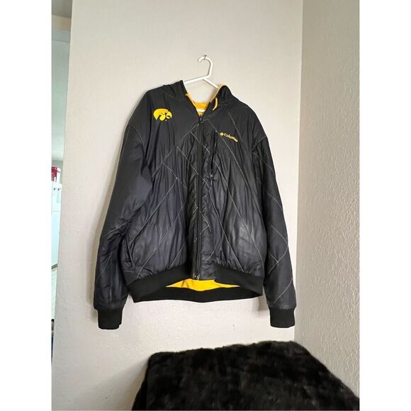 Columbia Iowa State Hawkeyes Reversible Puffer jacket  Size XL - Picture 1 of 7